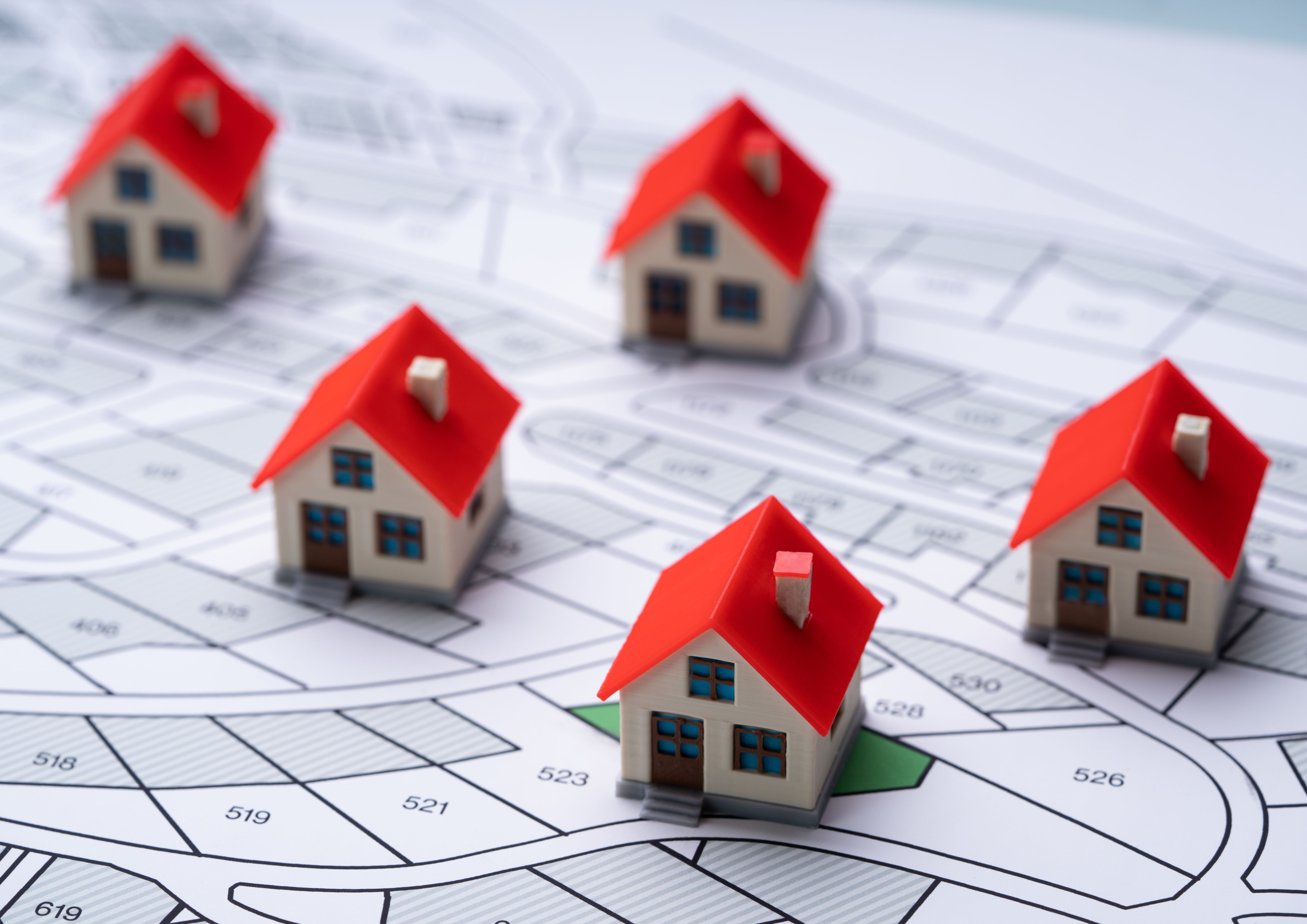 De ce este bine să cumperi terenuri: o investiție care nu se devalorizează