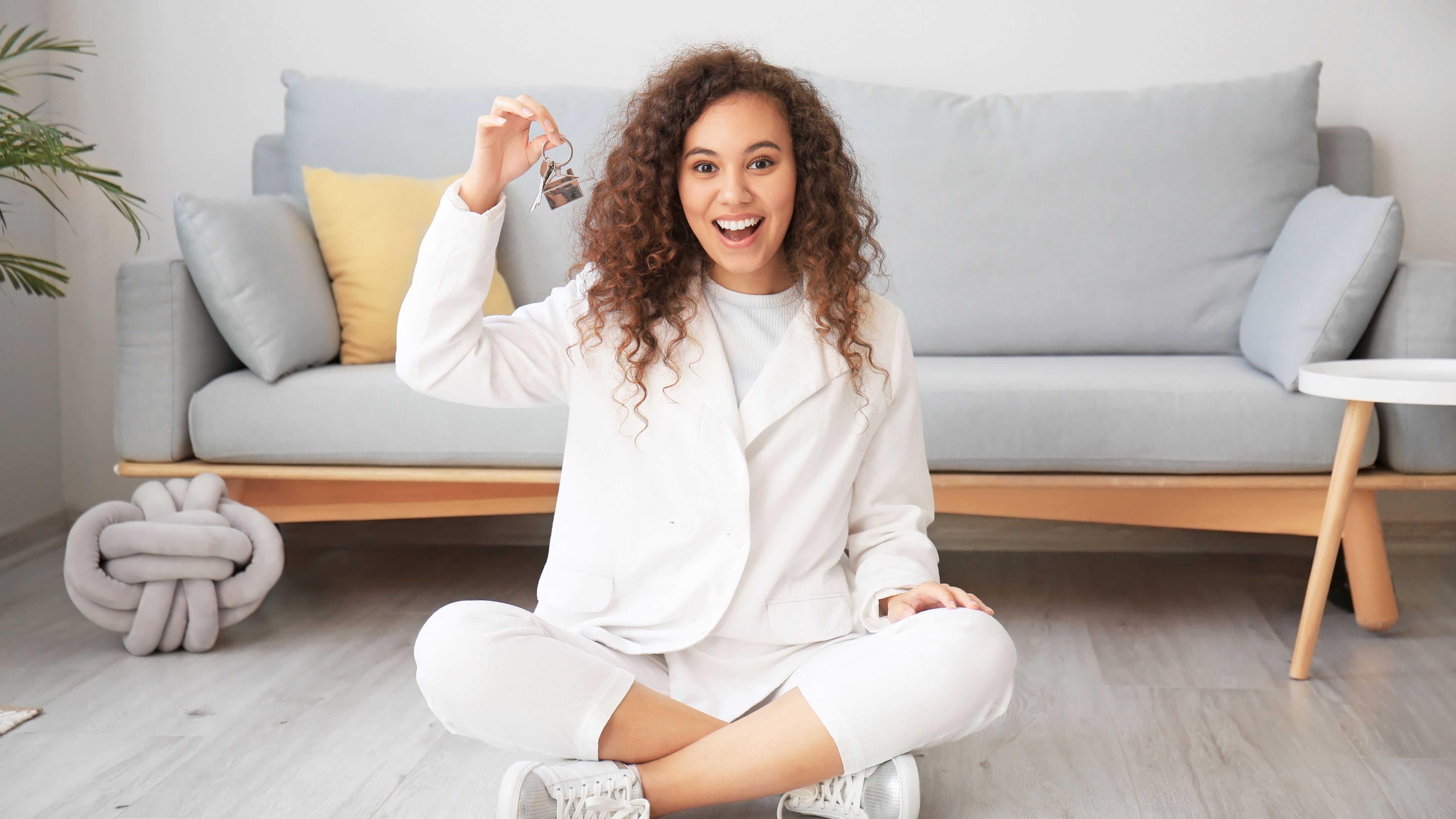 Cum să cumpărați un apartament: Direct de la proprietar sau cu ajutorul unei agenții imobiliare?