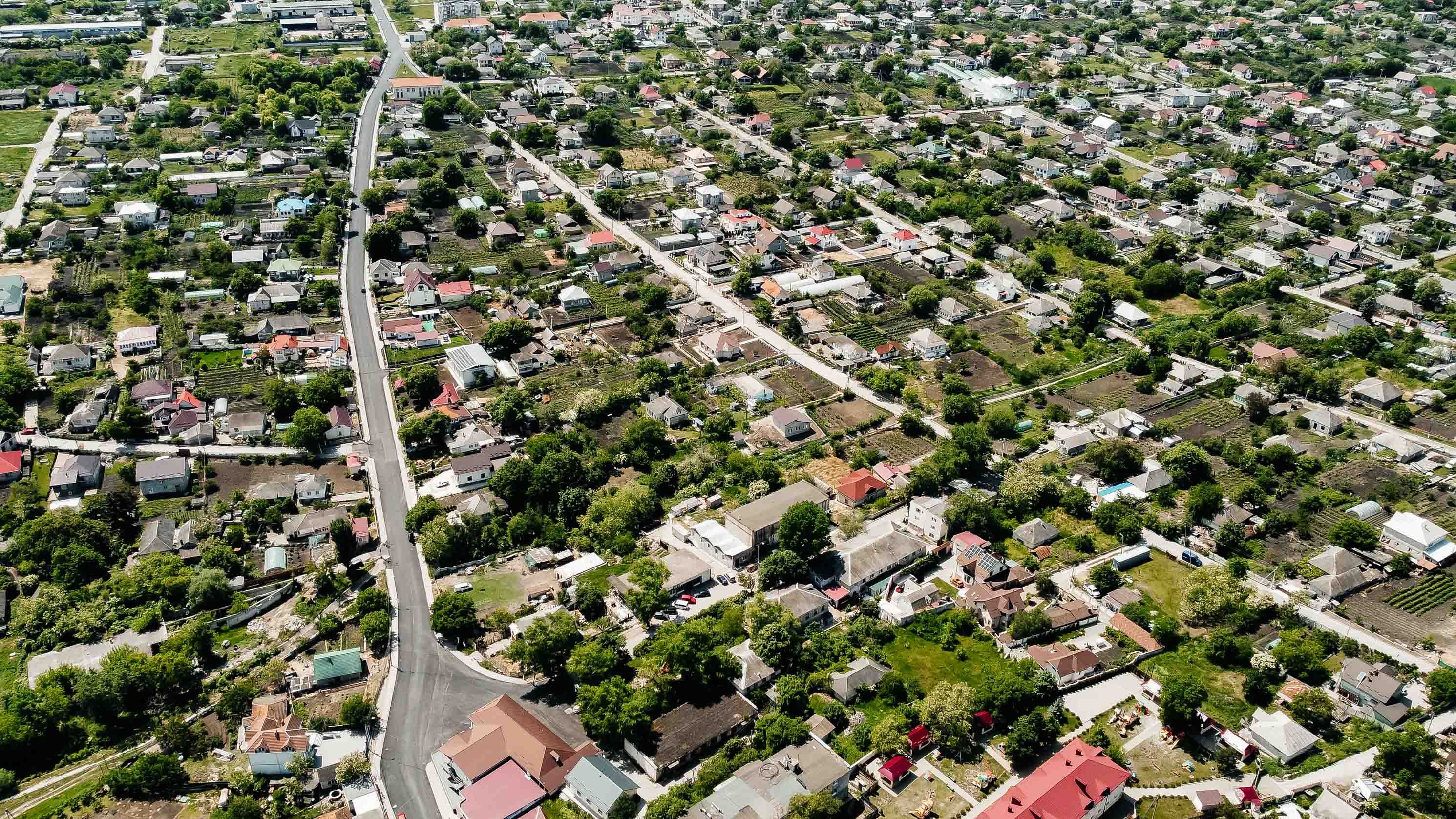 Близко к городу, далеко от шума: 5 преимуществ жизни на окраине