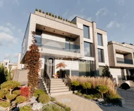 Duplex, Botanica, PĂȘUNILOR