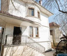 Дом, Чеканы, ДЖИНТА ЛАТИНЭ