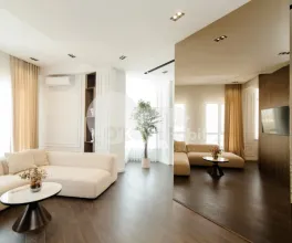 Penthouse, Centru, MELESTIU