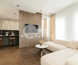 Penthouse, Centru, MELESTIU