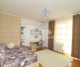 Casă - str-la Mihai Eminescu - Botanica