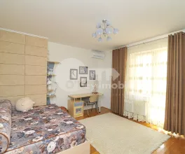 Casă - str-la Mihai Eminescu - Botanica