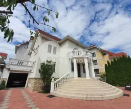 Casă - str-la Mihai Eminescu - Botanica