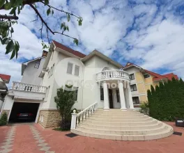 Casă - str-la Mihai Eminescu - Botanica