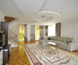 Casă, Centru, MOARA ROȘIE