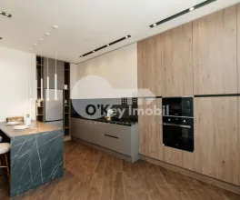 Penthouse, Centru, MELESTIU