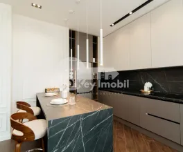 Penthouse, Centru, MELESTIU