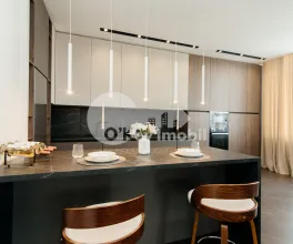 Penthouse, Centru, MELESTIU