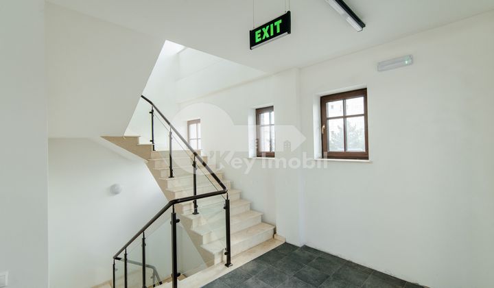 Офис, Центр, Б. П. ХАЖДЕУ