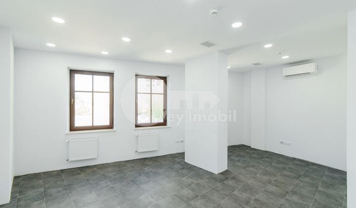 Офис, Центр, Б. П. ХАЖДЕУ