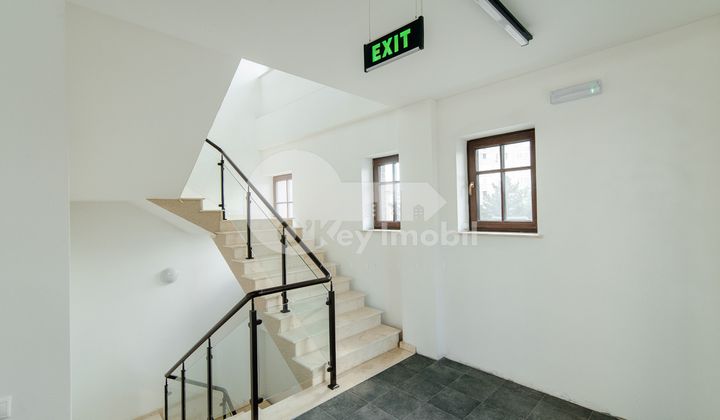 Офис, Центр, Б. П. ХАЖДЕУ