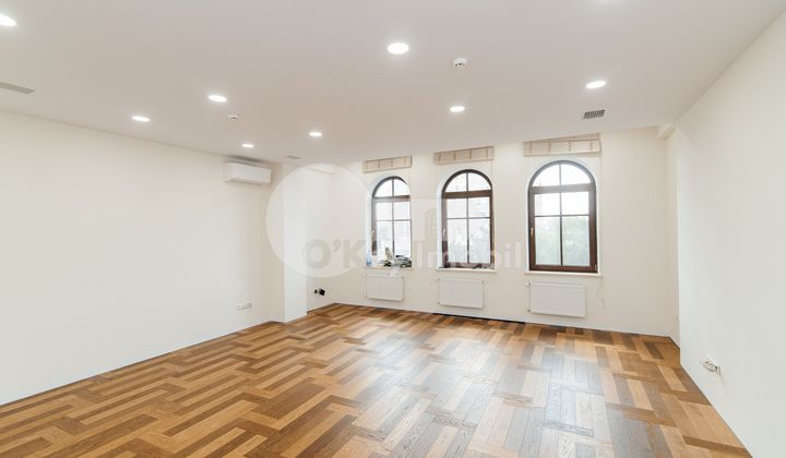 Офис, Центр, Б. П. ХАЖДЕУ