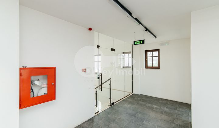 Офис, Центр, Б. П. ХАЖДЕУ