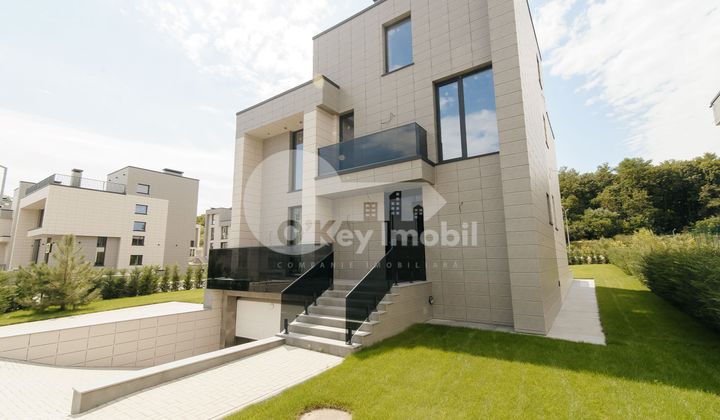 Casă, Botanica, PĂȘUNILOR