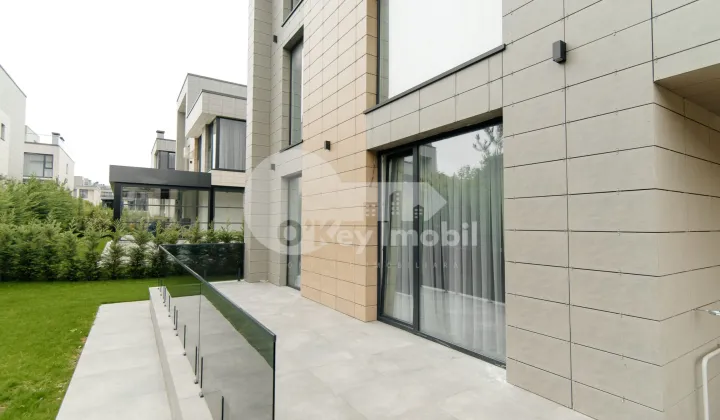 Casă, Botanica, PĂȘUNILOR