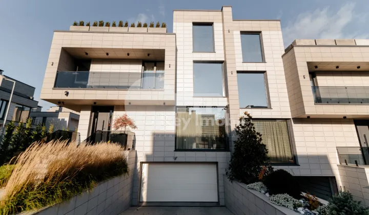 Duplex, Botanica, PĂȘUNILOR