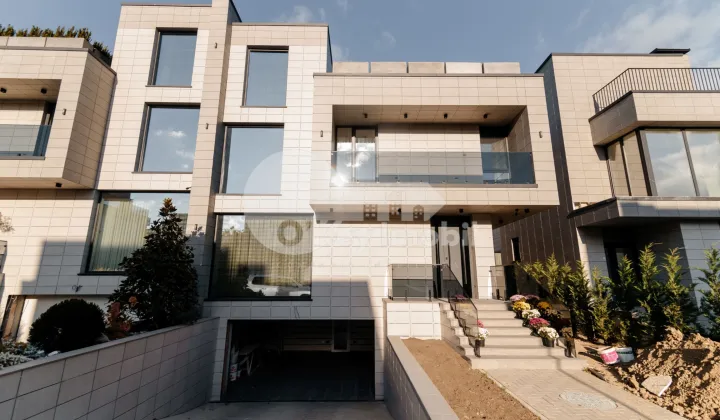 Duplex, Botanica, PĂȘUNILOR