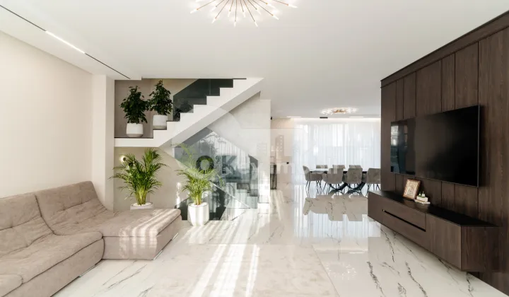 Duplex, Botanica, PĂȘUNILOR