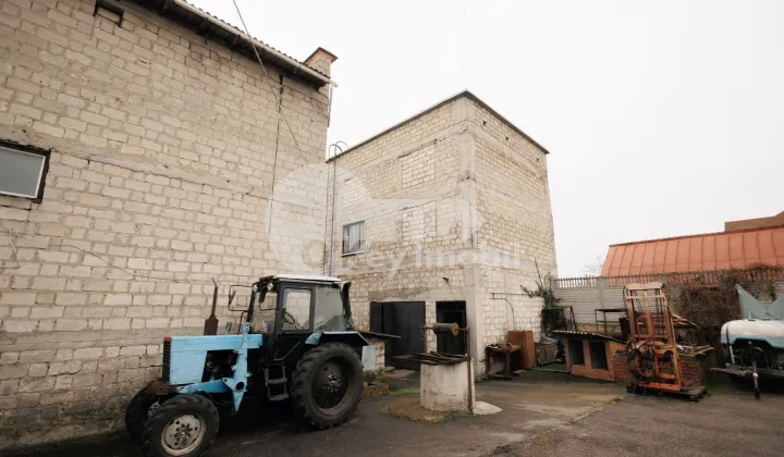 Spațiu comercial, STĂUCENI