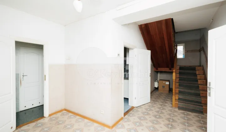 Spațiu comercial, STĂUCENI