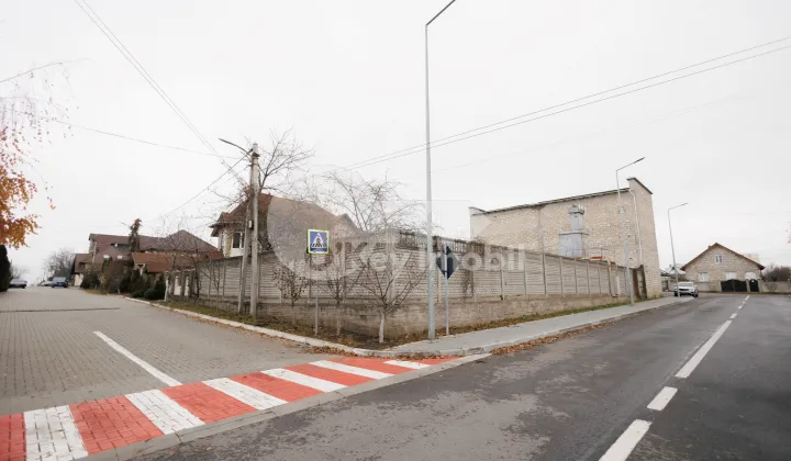 Spațiu comercial, STĂUCENI