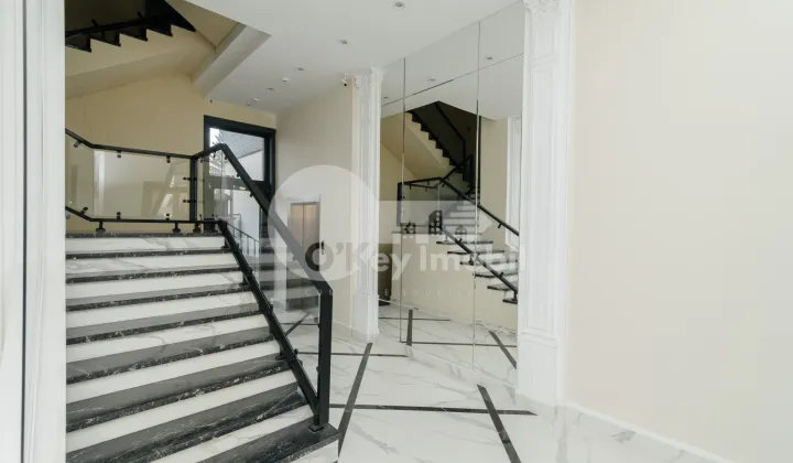 Офис, Центр, ВЕРОНИКА МИКЛЕ