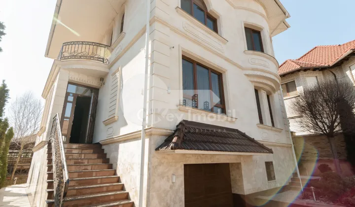 Дом, Чеканы, ДЖИНТА ЛАТИНЭ