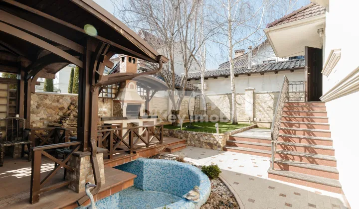 Дом, Чеканы, ДЖИНТА ЛАТИНЭ