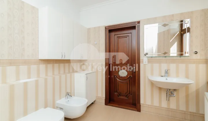 Дом, Чеканы, ДЖИНТА ЛАТИНЭ