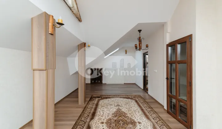 Дом, Чеканы, ДЖИНТА ЛАТИНЭ