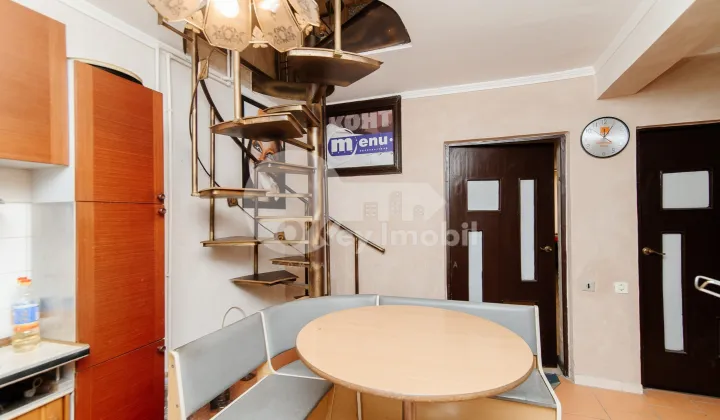 Квартира, Ботаника, САРМИЗЕДЖЕТУСА