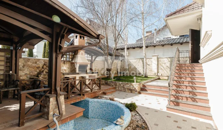 Дом, Чеканы, ДЖИНТА ЛАТИНЭ