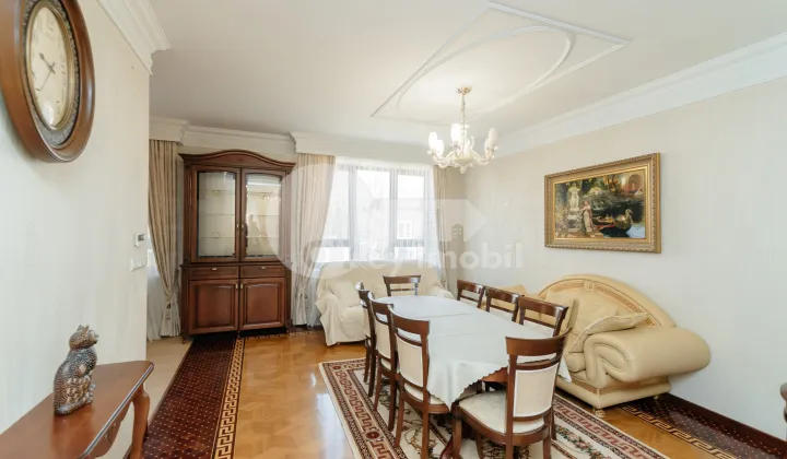 Дом, Чеканы, ДЖИНТА ЛАТИНЭ