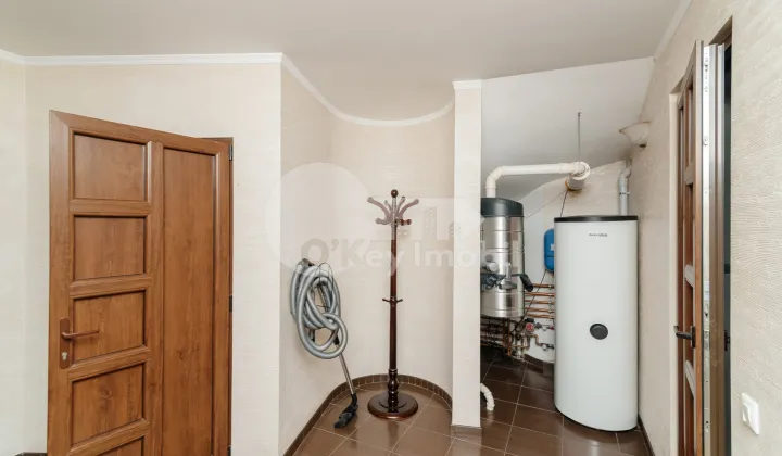 Дом, Чеканы, ДЖИНТА ЛАТИНЭ