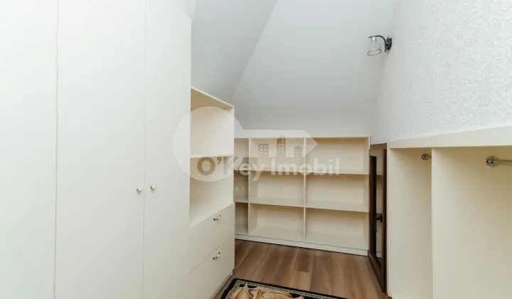 Дом, Чеканы, ДЖИНТА ЛАТИНЭ