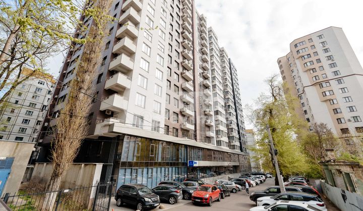 Oficiu, Centru, LEV TOLSTOI