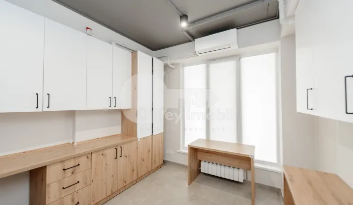 Комм. помещение, Центр, М. ВАРЛААМ