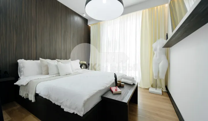 Пентхаус, Чеканы, МИРЧА ЧЕЛ БЭТРЫН