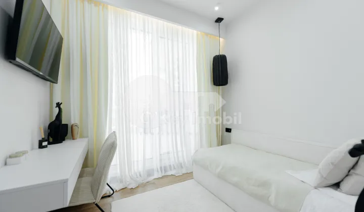 Пентхаус, Чеканы, МИРЧА ЧЕЛ БЭТРЫН