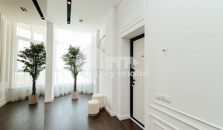 Penthouse, Centru, MELESTIU