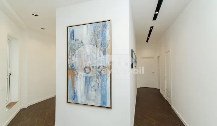 Penthouse, Centru, MELESTIU