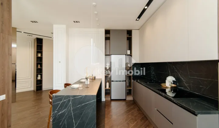 Penthouse, Centru, MELESTIU