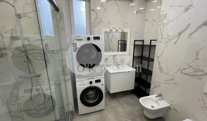 Penthouse, Botanica, BUREBISTA