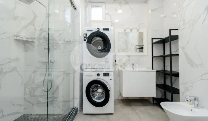 Penthouse, Botanica, BUREBISTA