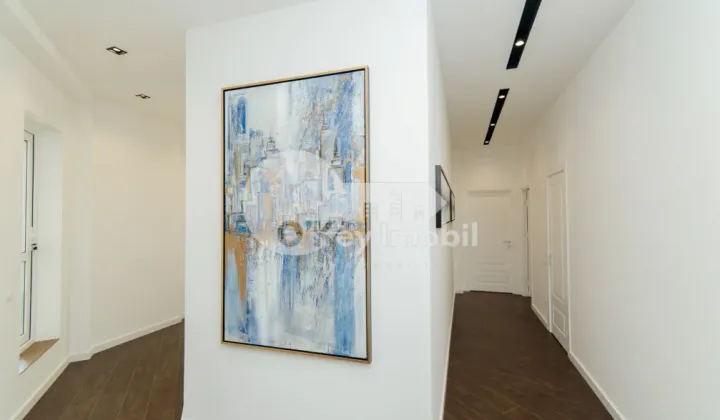 Penthouse, Centru, MELESTIU