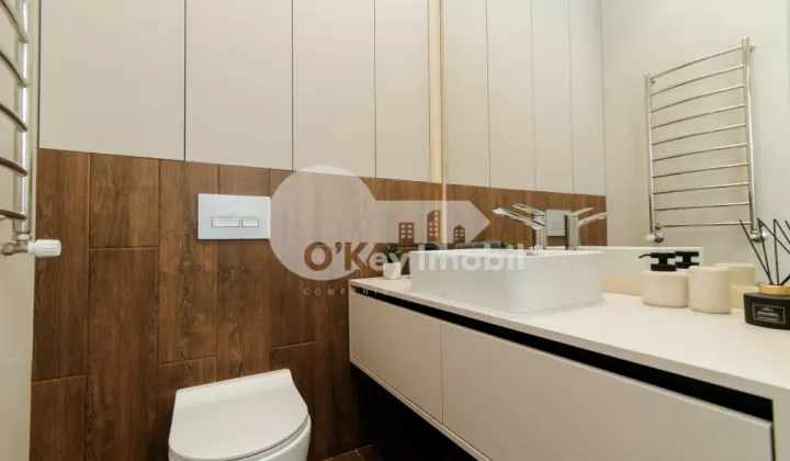 Penthouse, Centru, MELESTIU