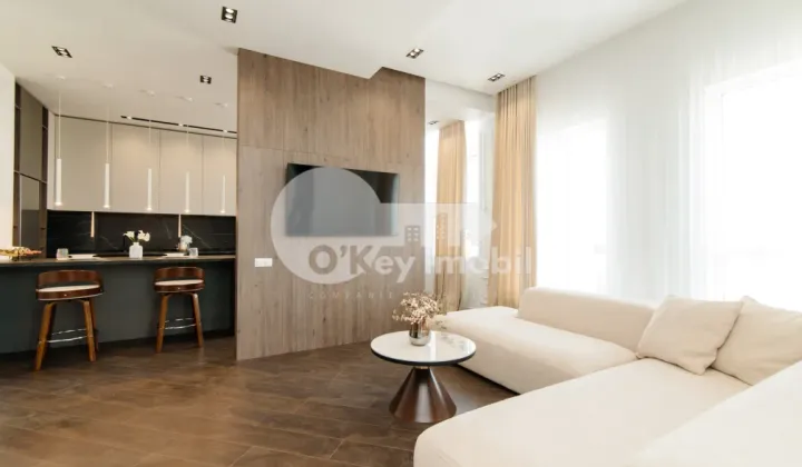 Penthouse, Centru, MELESTIU